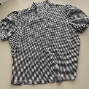 Zara Houndstooth gingham turtleneck cropped top